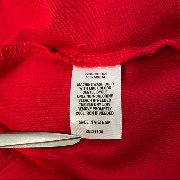 The perfect pullover red top - Picture 7 of 7